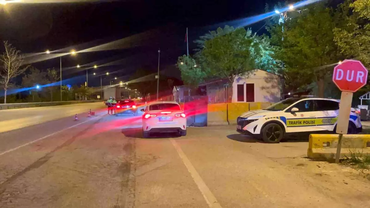 Eskişehir’de Kaçan Sürücü Polis Memuruna Çarptı