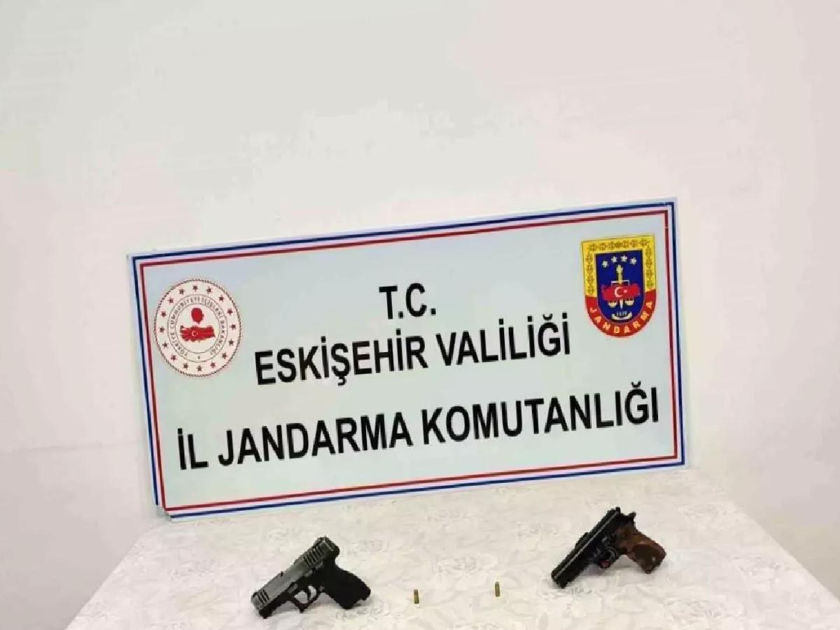 Eskişehir’de Ruhsatsız Tabanca Ticareti Suçuna Tutuklama
