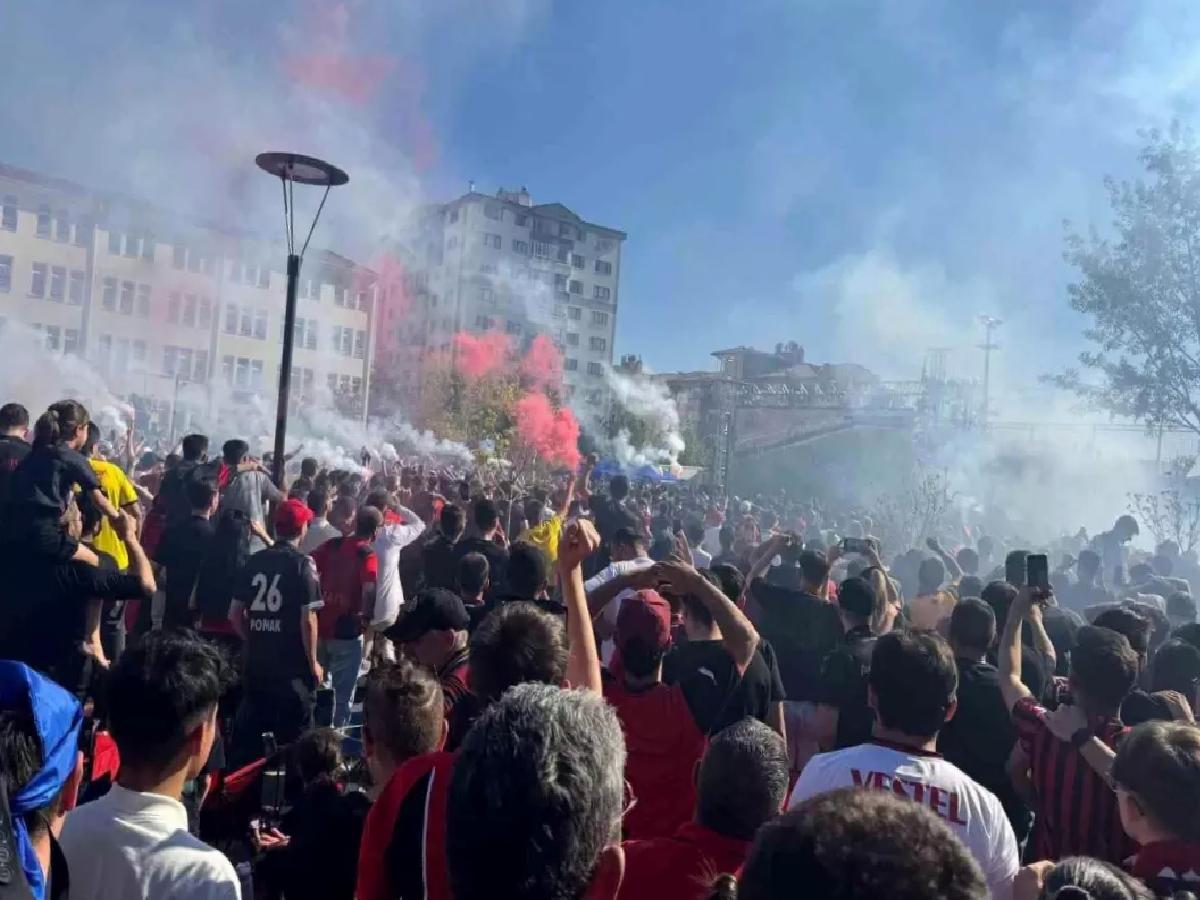 Eskişehirspor Şampiyonluğunu Kutladı