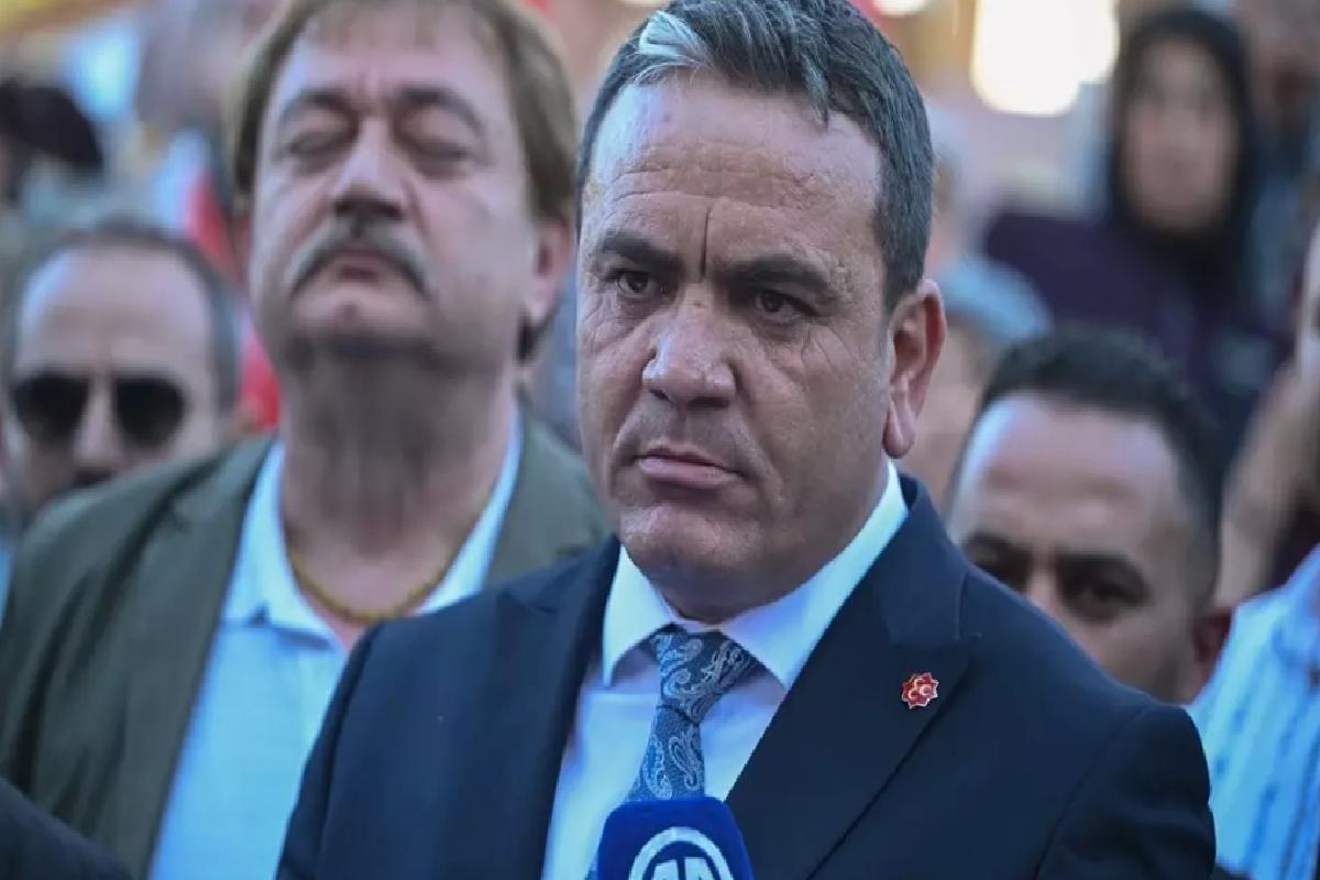 Etimesgut Belediyesi’nin “15 Temmuz Şehitler Anıtı’nın yerini değiştirme” kararı protesto edildi