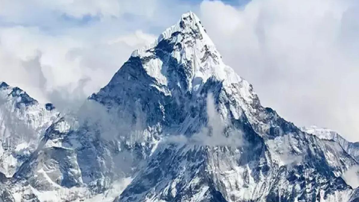 Everest’te Filipinli Dağcı Hayatını Kaybetti