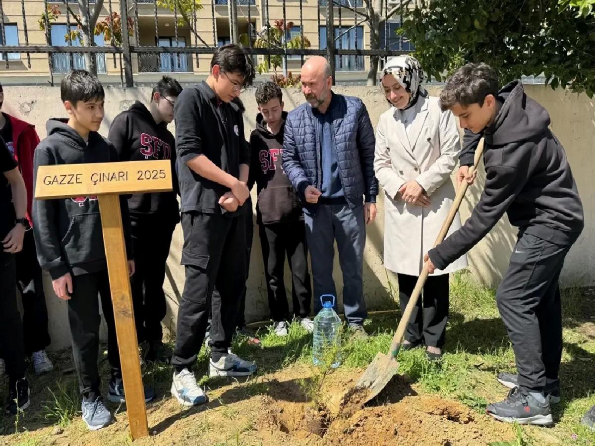Eyüp Sultan Önder İmam Hatipliler Derneği’nden Filistinli çocuklar adına fidan dikimi