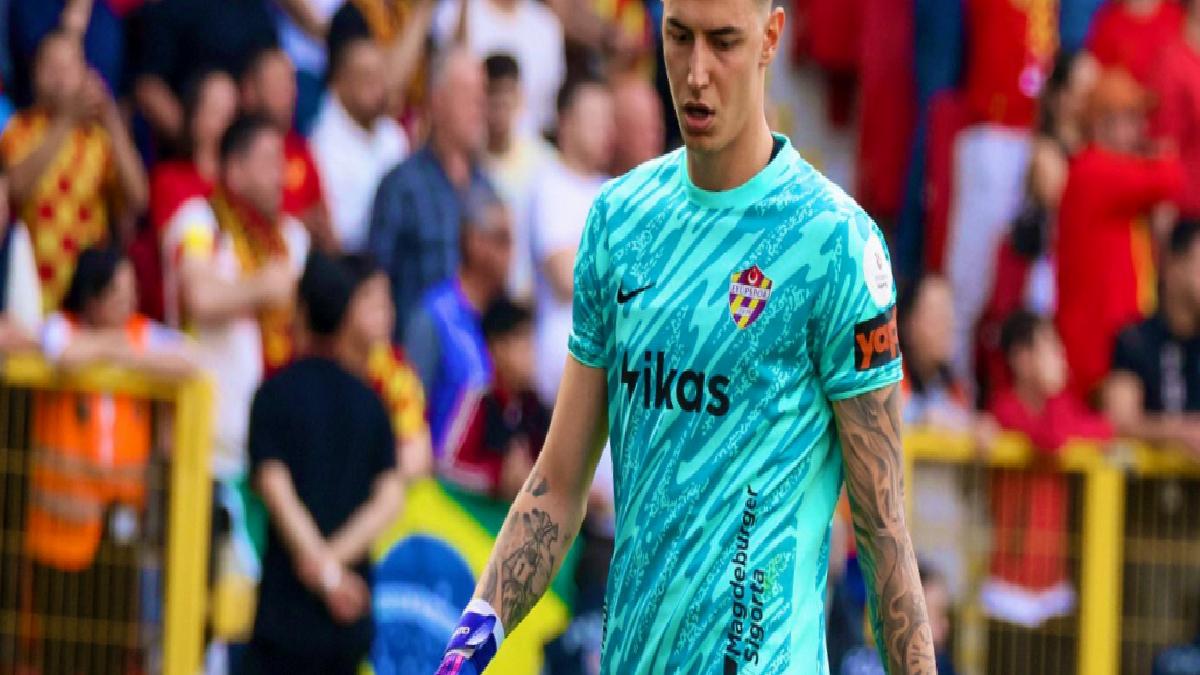 Eyüpspor, Berke Özer’in sözleşmesini uzattı