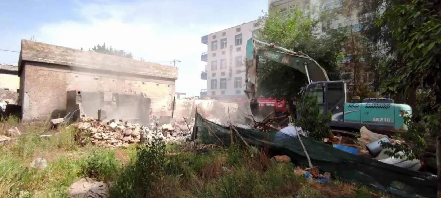 Eyyübiye’de Evlerini Kendileri Yıktılar