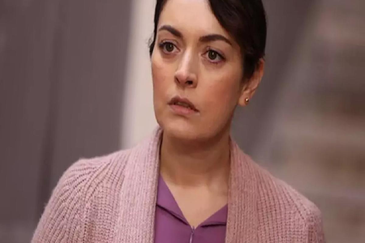 Ezgi Mola’nın evini işgal ettiler
