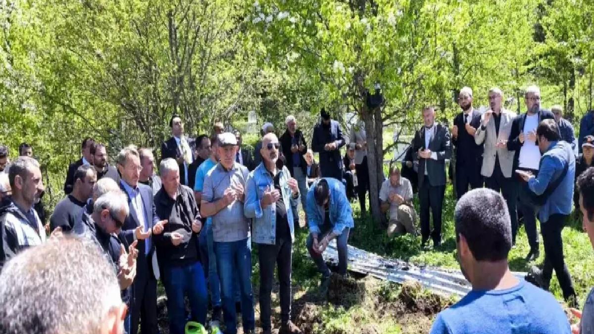 Fahrettin Altun, Amcasının Cenaze Törenine Katıldı