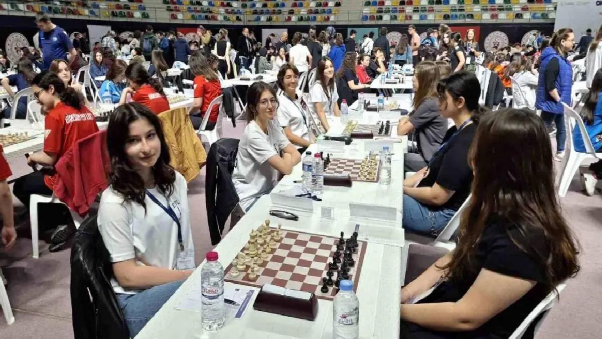 Fatih Fen Lisesi Kız Takımı Türkiye 5’incisi