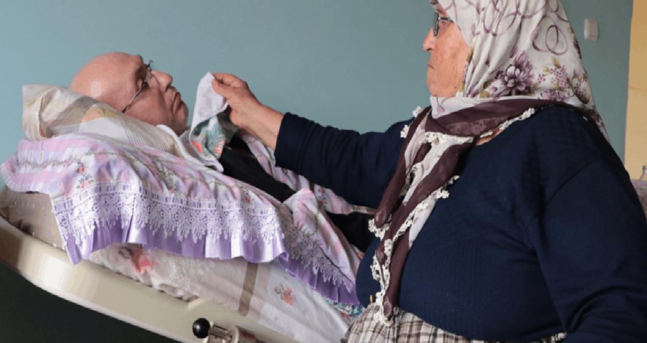 Fedakar anne 16 yıldır yatağa bağımlı oğluna bakıyor