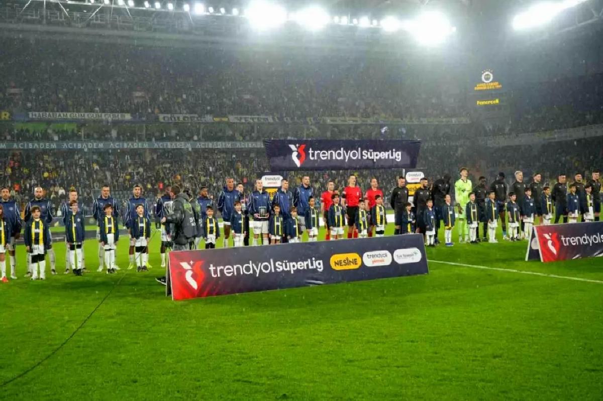 Fenerbahçe, Başakşehir ile Karşılaşıyor