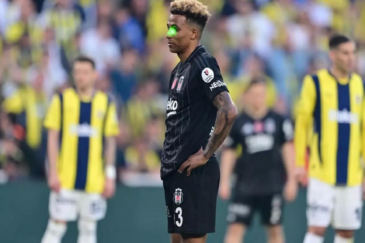 Fenerbahçe-Beşiktaş derbisinde Gedson Fernandes’e lazer tutan taraftar gözaltına alındı