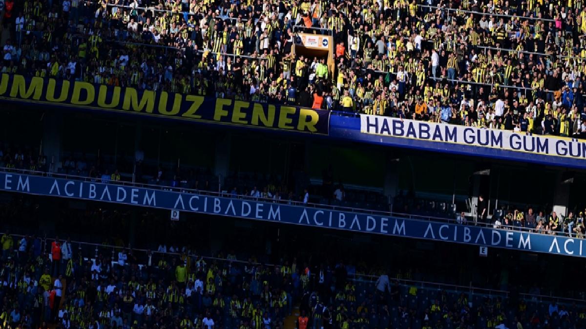 Fenerbahçe taraftarı, derbi sonrası Ali Koç ve yönetime tepki gösterdi