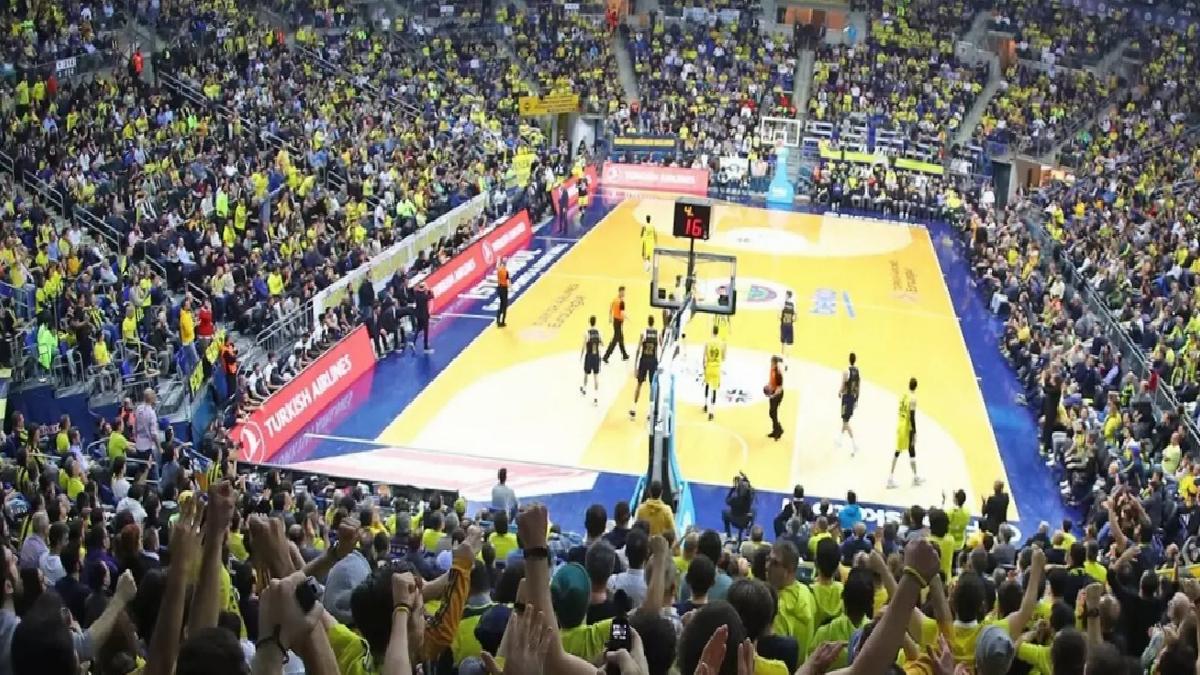 Fenerbahçe taraftarından basketbol maçında Ali Koç’a tepki