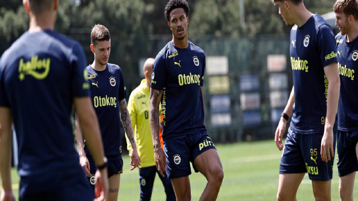 Fenerbahçe’de Jayden Oosterwolde idmana katıldı
