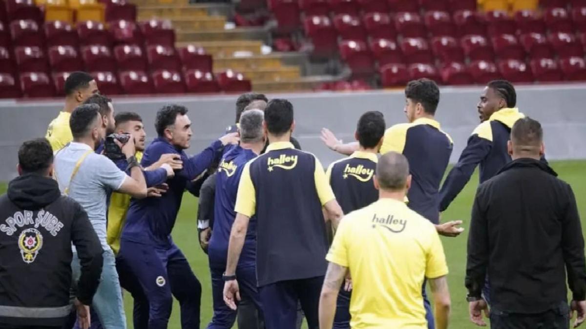 Fenerbahçeli 2 futbolcu hakkında zorla getirme kararı