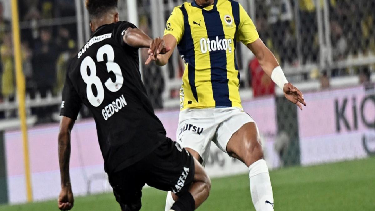 Fenerbahçeli Djiku derbi sonrası oyun oynayarak stattan ayrıldı