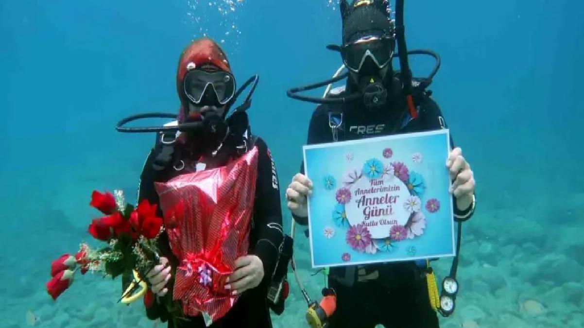 Fethiye’de Dalgıçlardan Anneler Günü Kutlaması