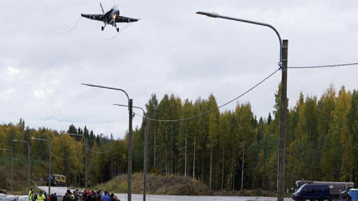 Finlandiya’da orduya ait savaş uçağı düştü