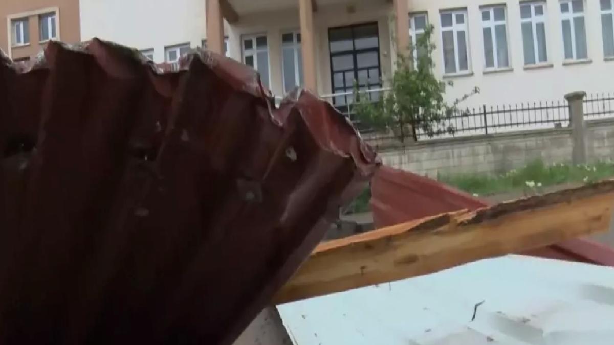 Fırtına Çocuğun Üzerine Çatı Parçası Düşürdü