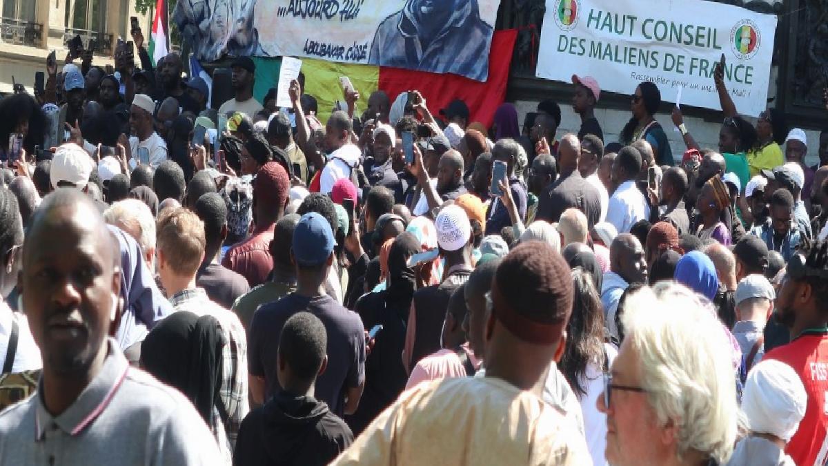 Fransa’da camide öldürülen Aboubakar için sessiz protesto