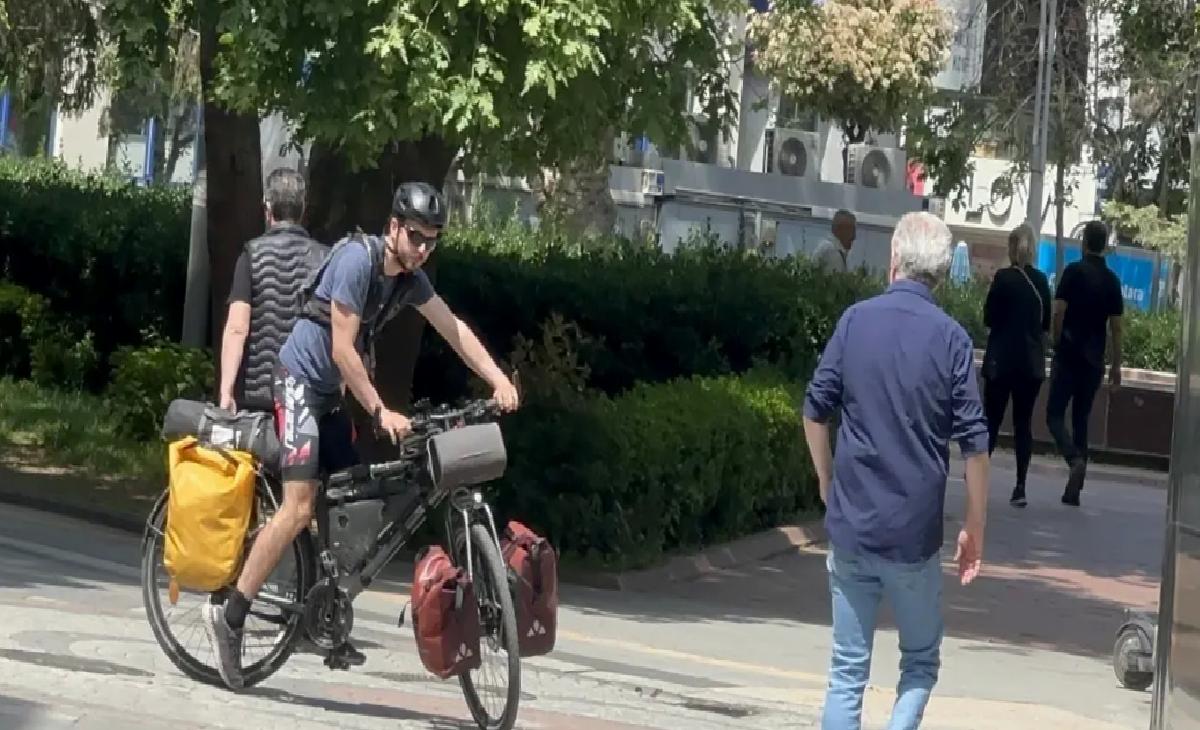Fransız Bisiklet Tutkunu 4 Bin Km Pedal Çevirerek Yalova’ya Ulaştı