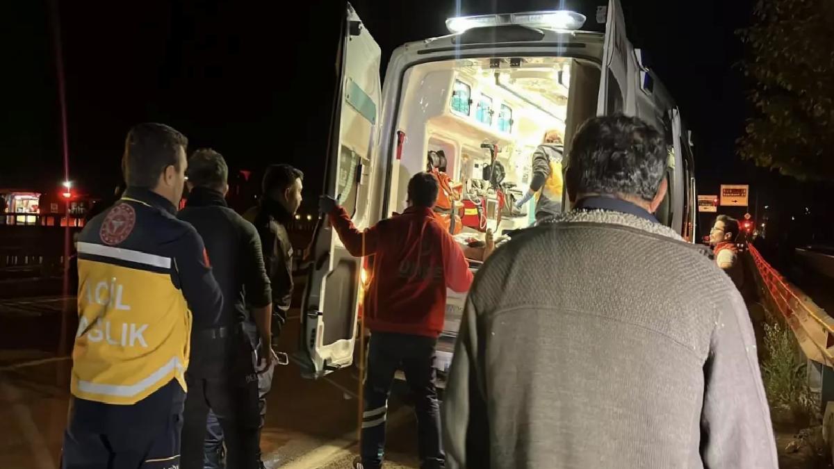 Freni Boşalan Kamyonet Eşen Çayı’na Devrildi