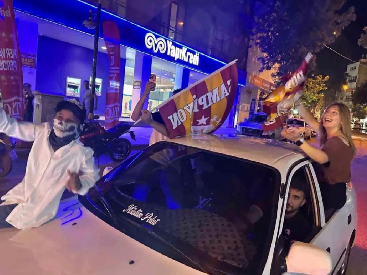 Galatasaray 25. Şampiyonluğunu İlan Etti