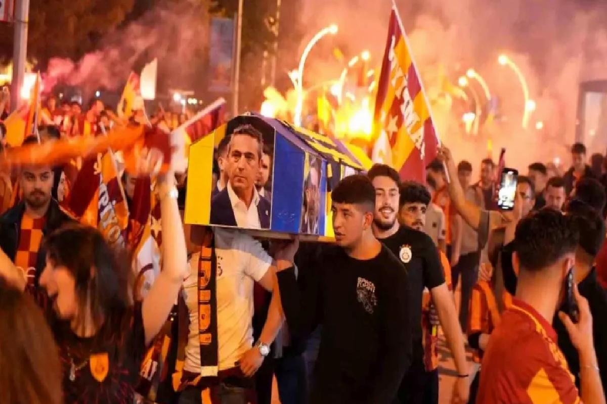 Galatasaray 25. Şampiyonluğunu Kutladı