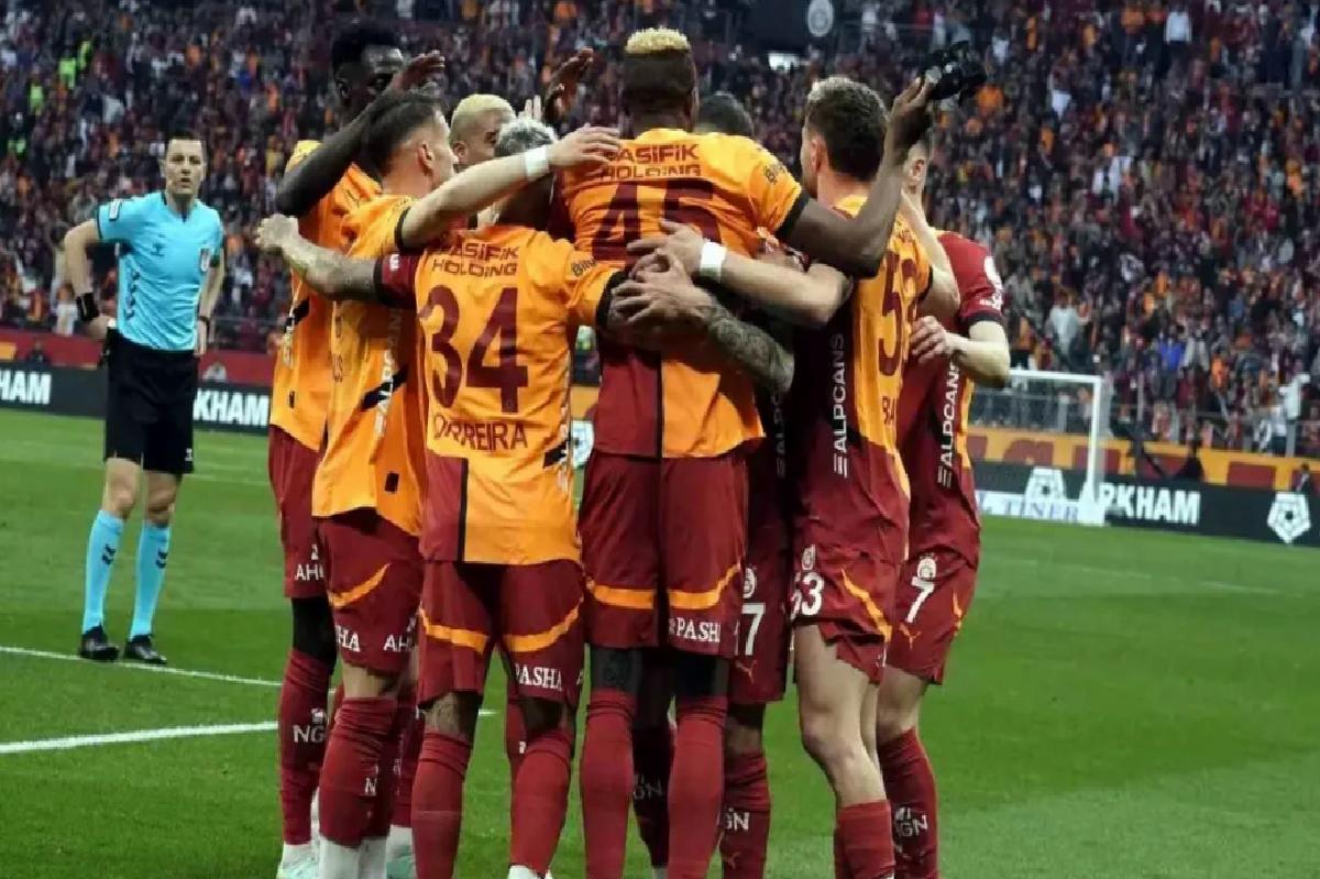Galatasaray Evinde Yenilmezliğini Sürdürdü