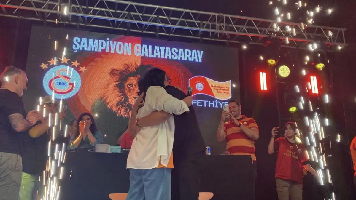 Galatasaray Kutlamasında Evlilik Teklifi