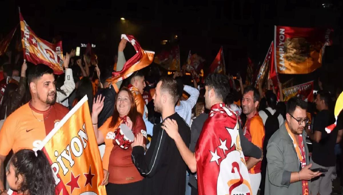 Galatasaray Şampiyonluğu İzmir’de Coşkuyla Kutlandı