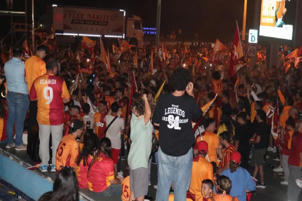Galatasaray Şampiyonluğunu Antalya’da Kutladı