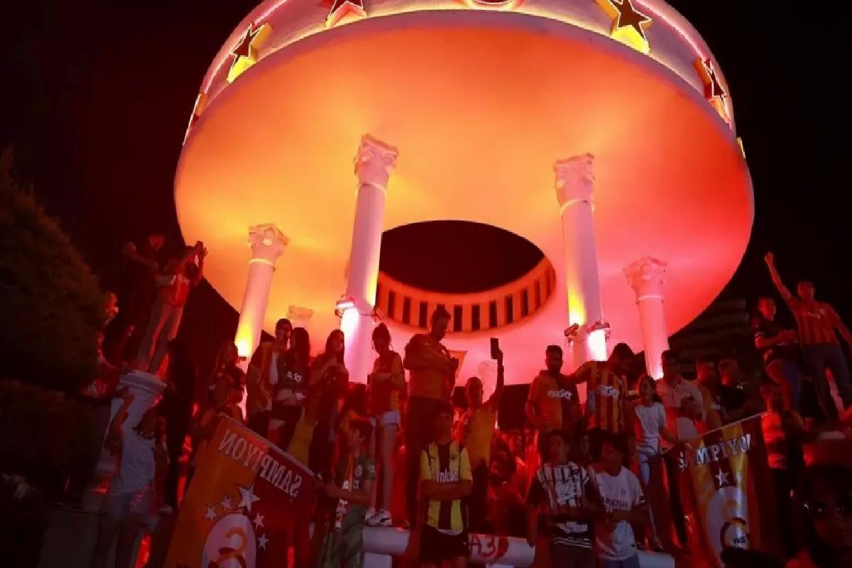 Galatasaray Şampiyonluğunu Kutladı