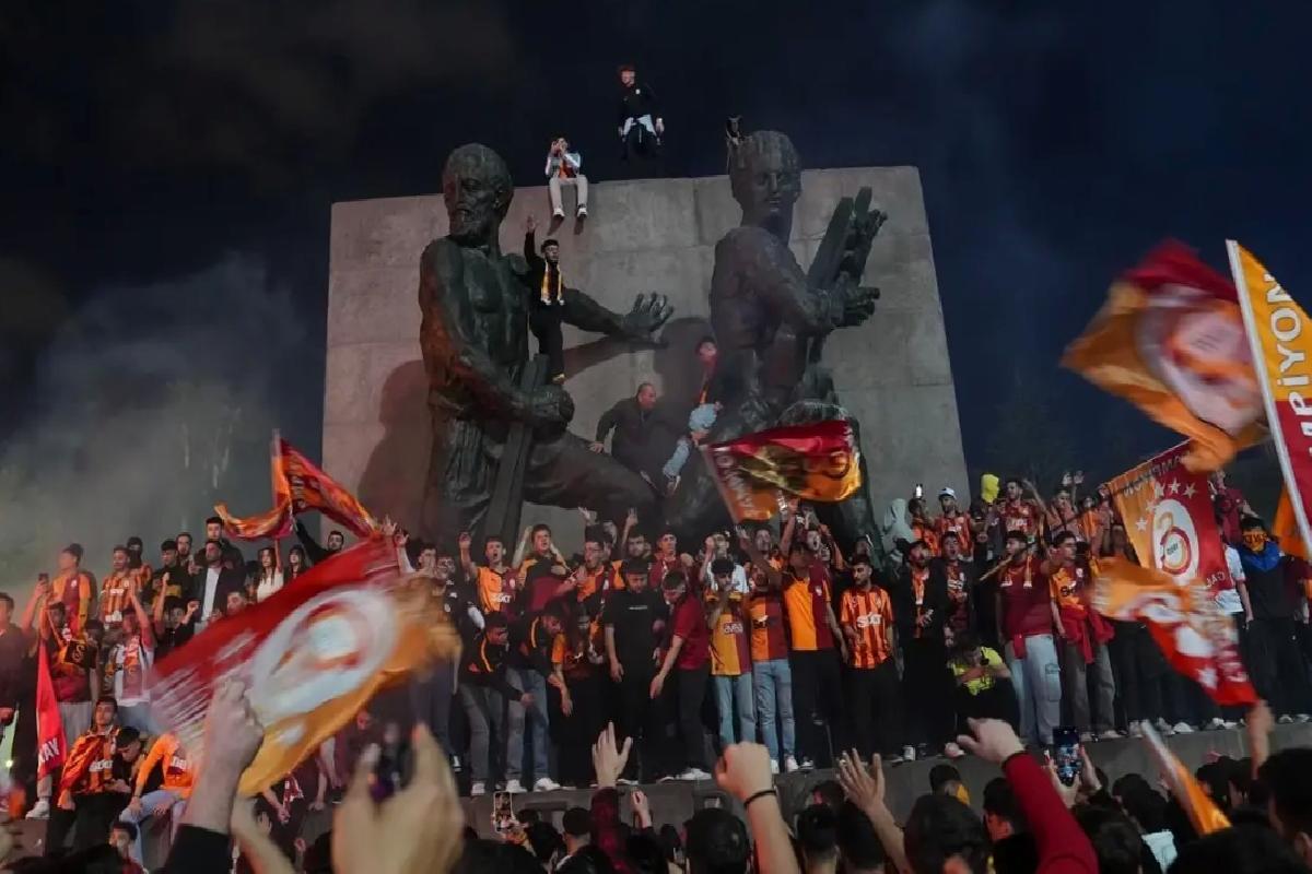 Galatasaray Şampiyonluk İlan Etti