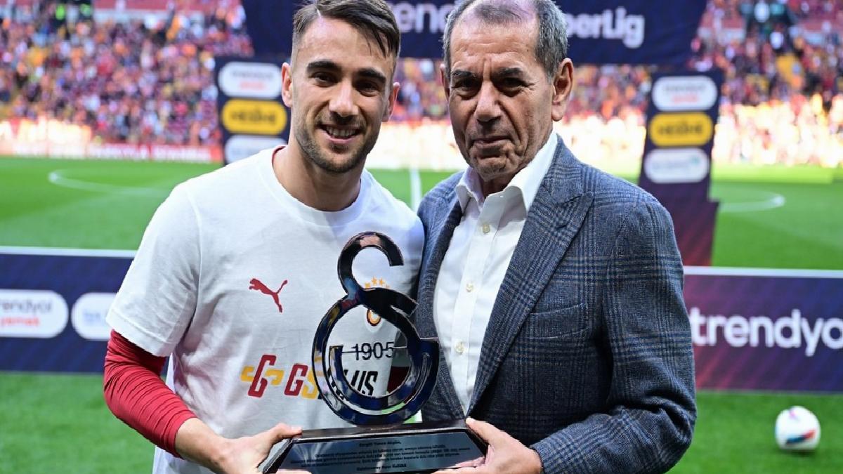 Galatasaray’da Yunus Akgün’e plaket verildi