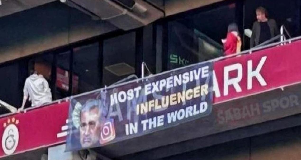 Galatasaray’dan Mourinho’ya göndermeli pankart