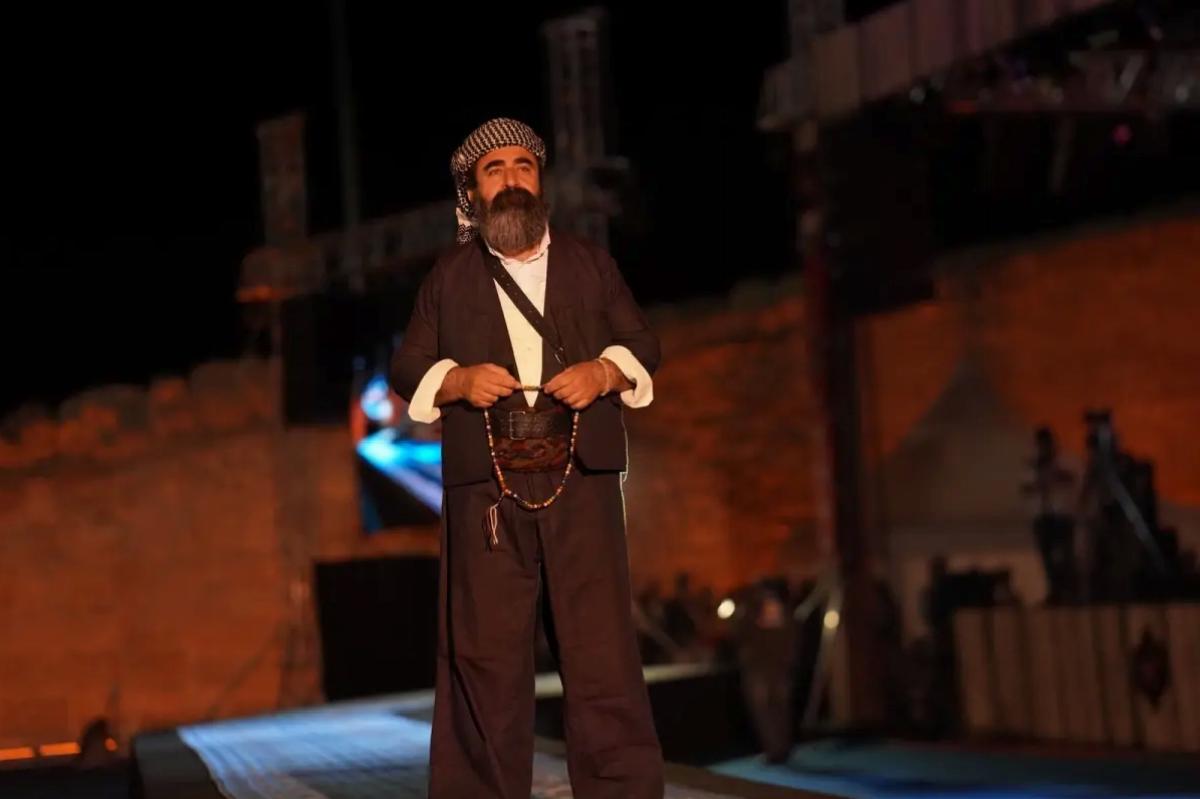 Gazeteci ve Aktör Halil Azizoğlu, Kürt Kıyafetleri Festivali’nde Şırnak’ı Temsil Etti