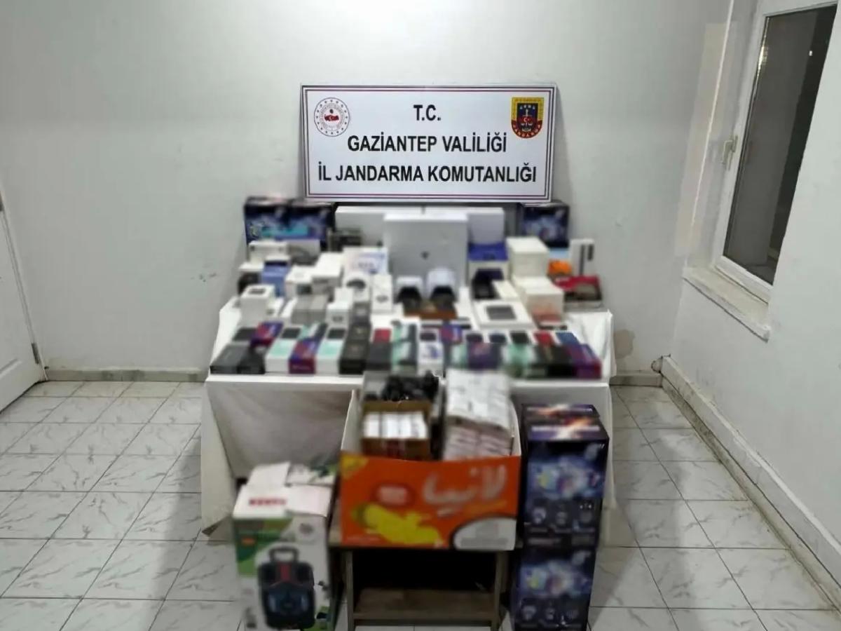 Gaziantep’te 2 milyon TL değerinde kaçak elektronik eşya ele geçirildi