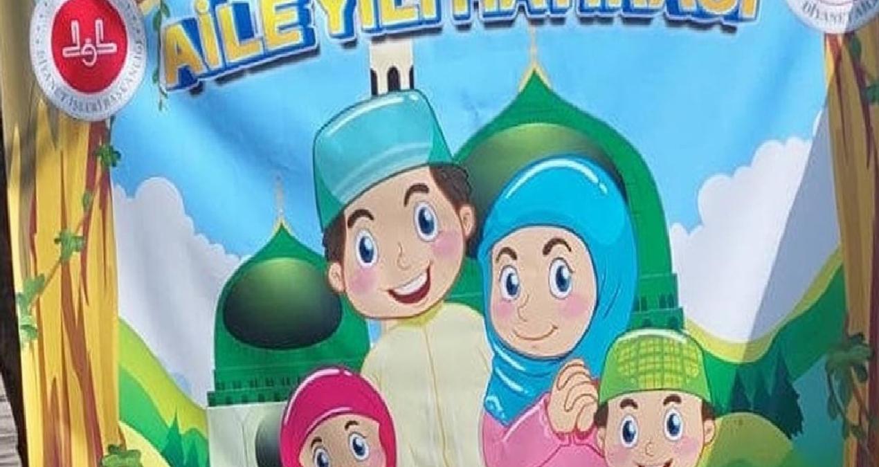 Gaziantep’te tartışma yaratan afiş: Kız çocuğuna başörtü, erkek çocuğuna takke!