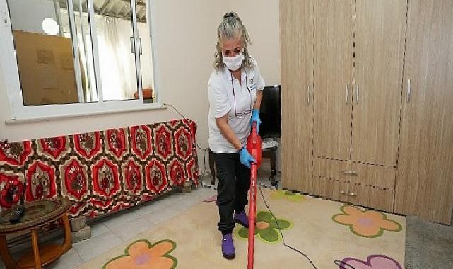 Gaziemir Belediyesi’nden 98 haneye temizlik hizmeti