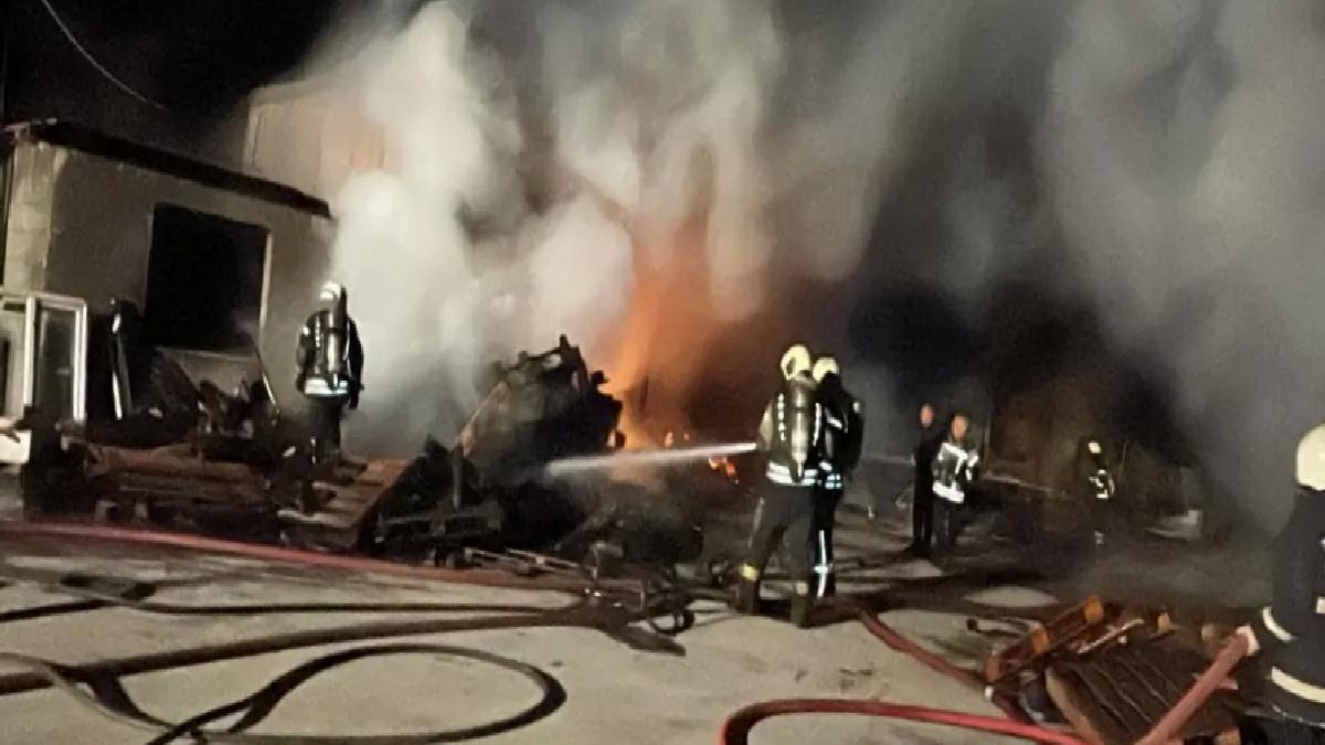 Gebze’de Ahşap Palet Deposunda Yangın