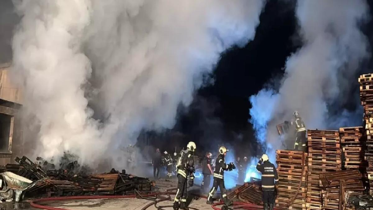 Gebze’de Palet Deposunda Yangın