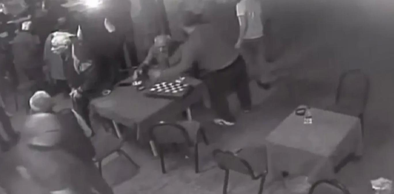 Gemlik’te Cinayet: 75 Yaşındaki Adam 53 Yaşındaki Tostçuyu Vurdu