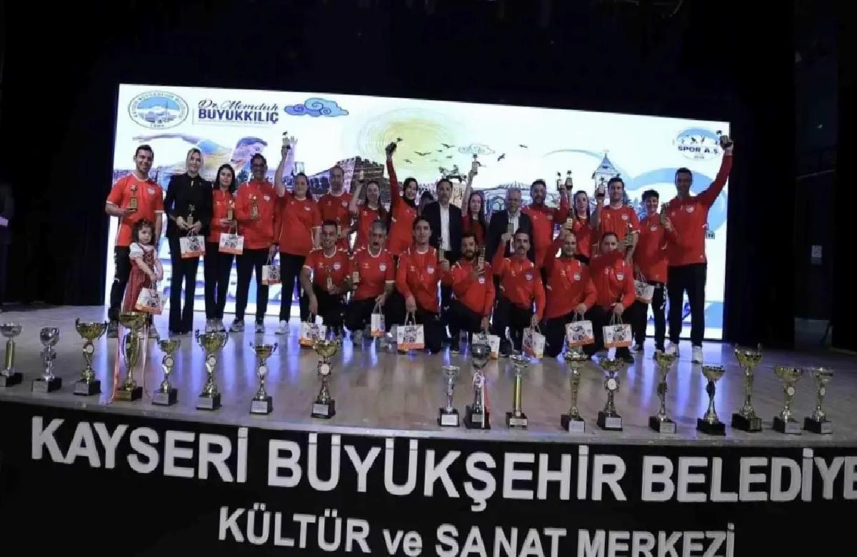 Genç sporcular ödüllendirildi