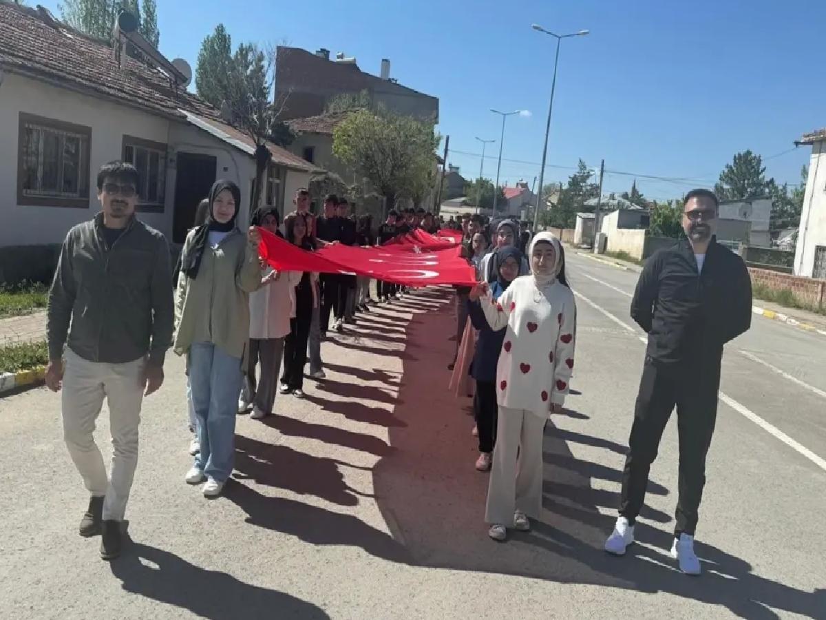 Gençlik Haftası Yürüyüşü Ulaş’ta Yapıldı