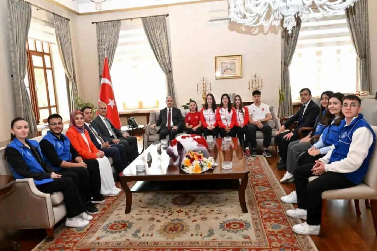 Gençlik Haftası’nda Vali Özkan’dan Gençlere Destek