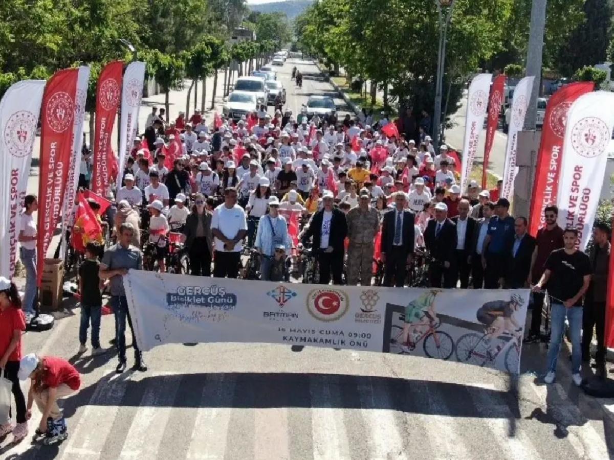 Gercüş’te 19 Mayıs Kutlamaları Kapsamında Bisiklet Turu Düzenlendi