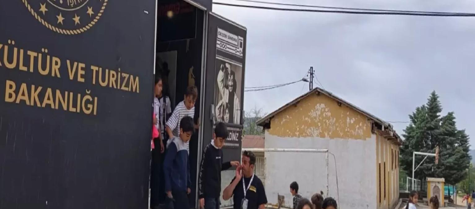 Gezen Sinema Tırı Elazığ’da