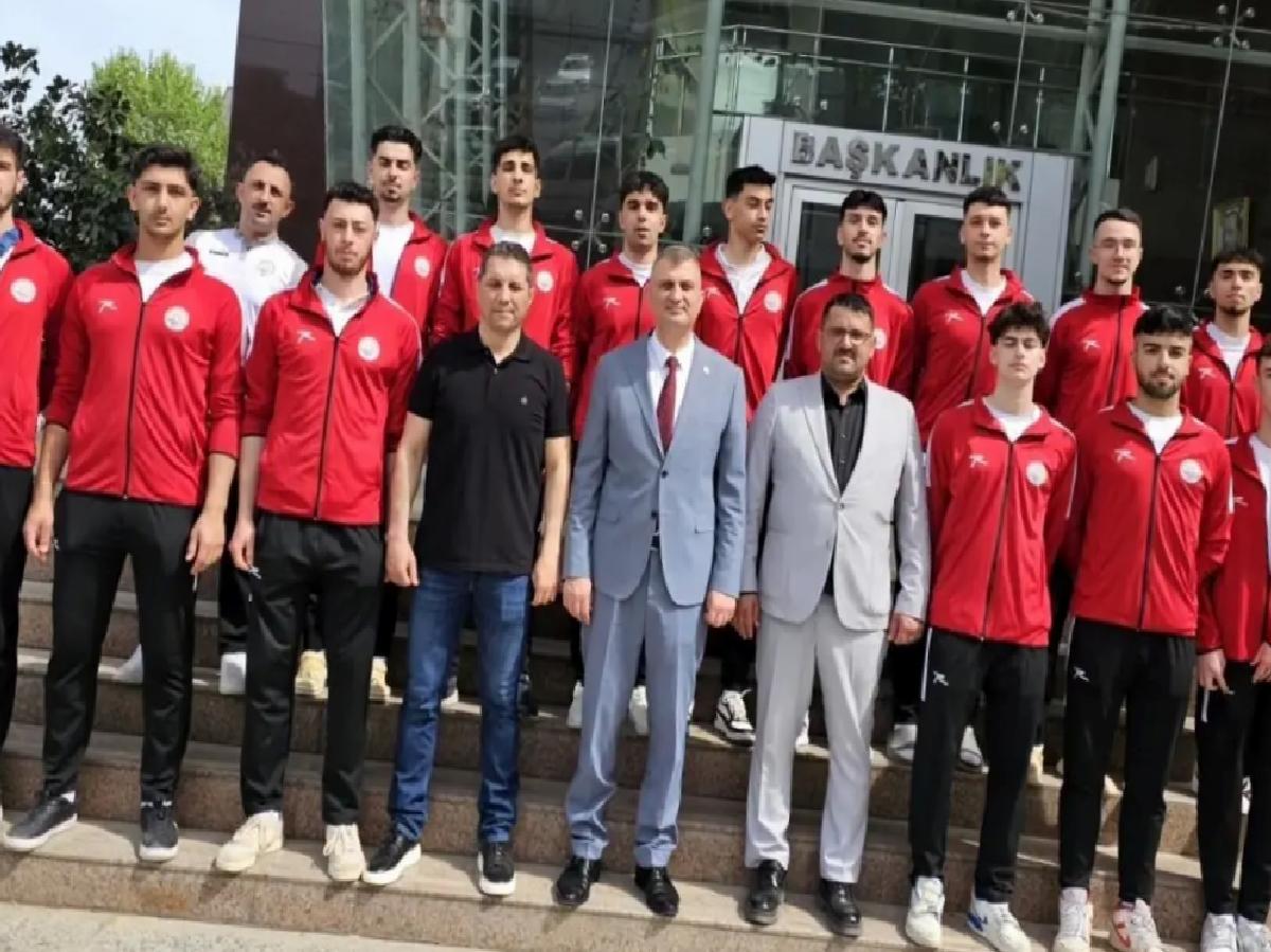 Gölcük Belediyespor Genç Erkek Voleybol Takımı Türkiye Şampiyonası için Bilecik’e Gitti