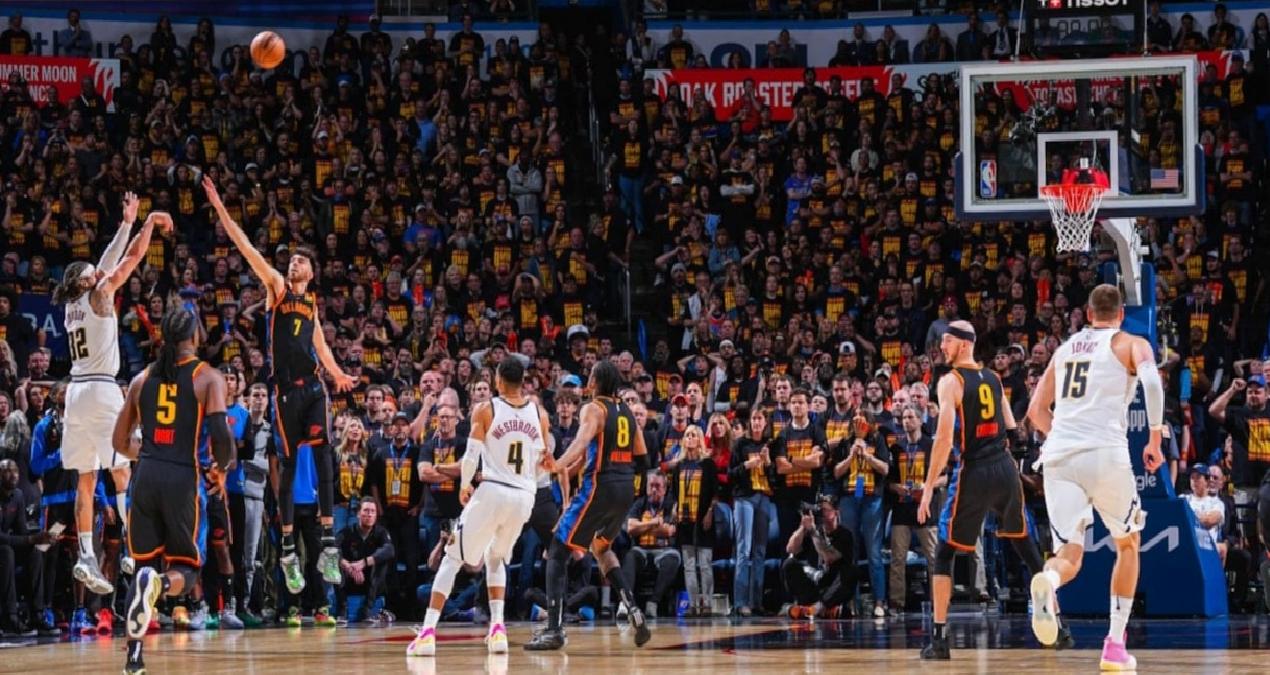 Gordon son saniyede attı! Nuggets ilk maçı aldı