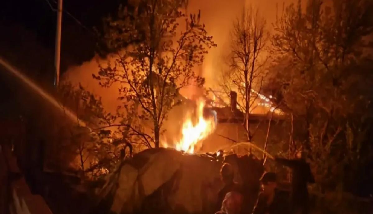 Göynük’te Yangın: 2 Katlı Ev Yandı